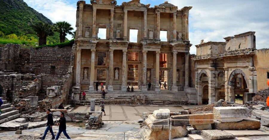 From Izmir: Full-Day Ephesus Tour with Lunch - Shopping breaks and the carpet, oil, and wine rhythm