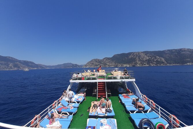 Full-Day Boat trip marmaris / Day trip by Glass bottom - Lunch and sunbeds included: how that changes the cost of the day