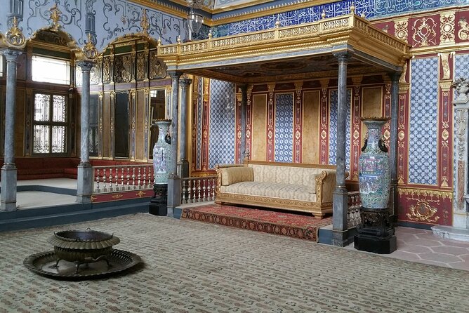 Full-Day Istanbul Old City Walking Tour - Topkapi Palace Courtyards, Treasury, Armory, and Craft Details