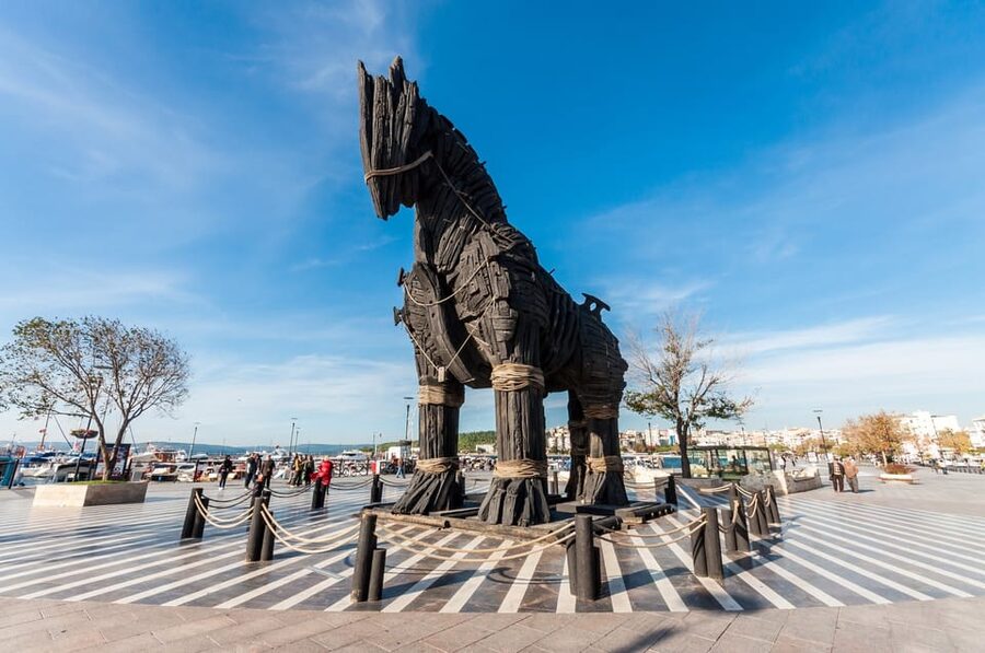 Full-Day Troy Tour From Istanbul - Entering Troy: Trojan Horse replica and first impressions