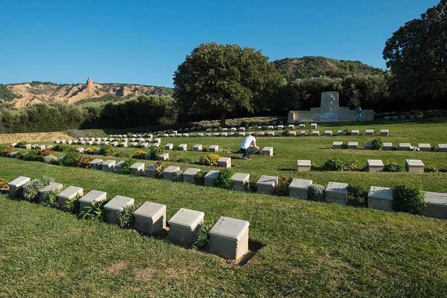 Gallipoli Full-Day Tour from Istanbul - Cemeteries and memorials: Beach Cemetery, Arı Burnu, and Johnston’s Jolly