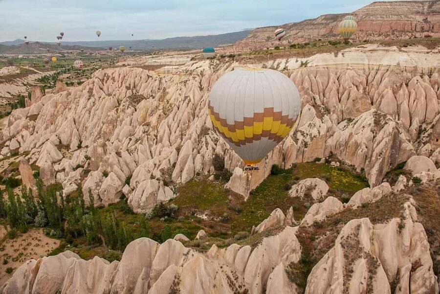 Göreme: Sunrise Hot Air Balloon Ride over Cappadocia - Boarding and the 28-Passenger Balloon Advantage
