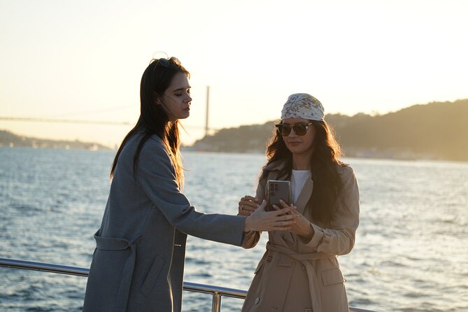 Guided Bosphorus Afternoon Cruise on Yacht - Anatolian Hisarı, an Ottoman pavilion museum, and Beylerbeyi Palace