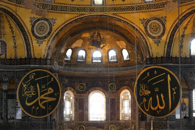 Guided Hagia Sofia, Blue mosque, Basilica Cistern skip lines tour - Basilica Cistern: The Underground Palace Moment and the Medusa Heads