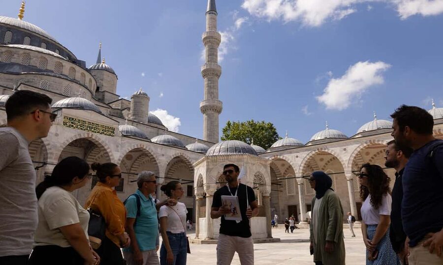 Hagia Sophia & Blue Mosque + Optional Basilica Cistern - Sultan Ahmed Mosque with a 60-minute guided route that helps you focus