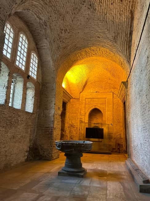 Hagia Sophia Skip-the-Line Ticket & Blue Mosque Audio Guide - The Blue Mosque: free entry plus a more manageable audio experience