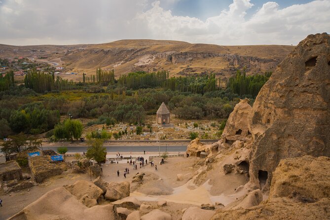 Hiking and Underground City Tour - Pigeon Valley rock-cut homes and Ortahisar rock castle