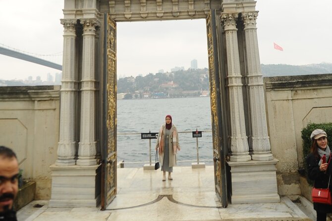 Istanbul: 2 Continents of Bosphorus ( Boat & Lunch ) - Dolmabahçe Palace and Ortaköy From the Boat: Big Architecture Without the Long Lines