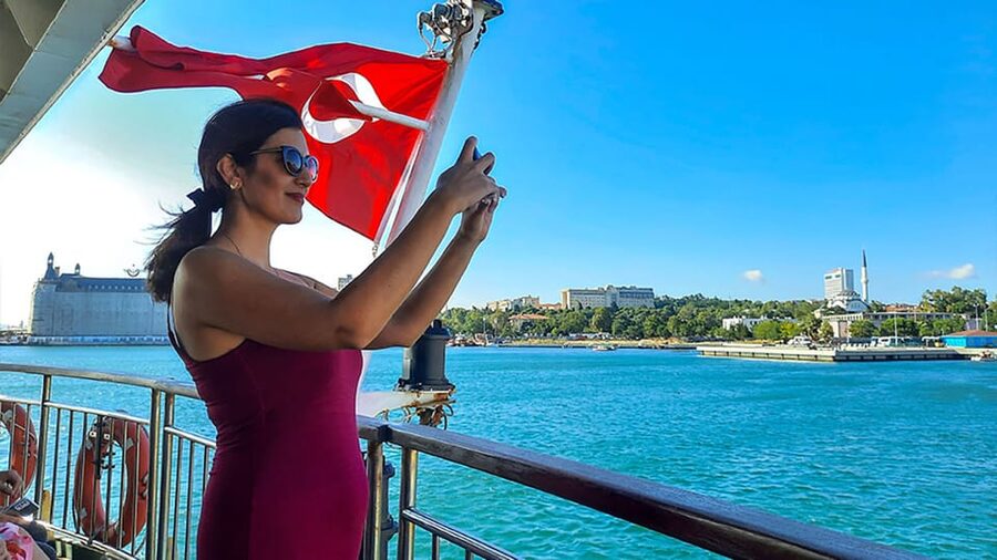 Istanbul: Asian Side Walking Tour with Ferry Ride - Starting at the Spice Bazaar, then letting the sea do the work