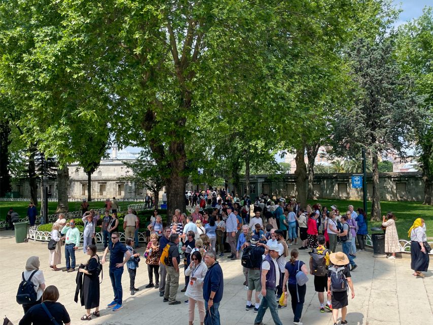 Istanbul Blue Mosque Guided Tour - Dress code and shoes: the rules you should plan for
