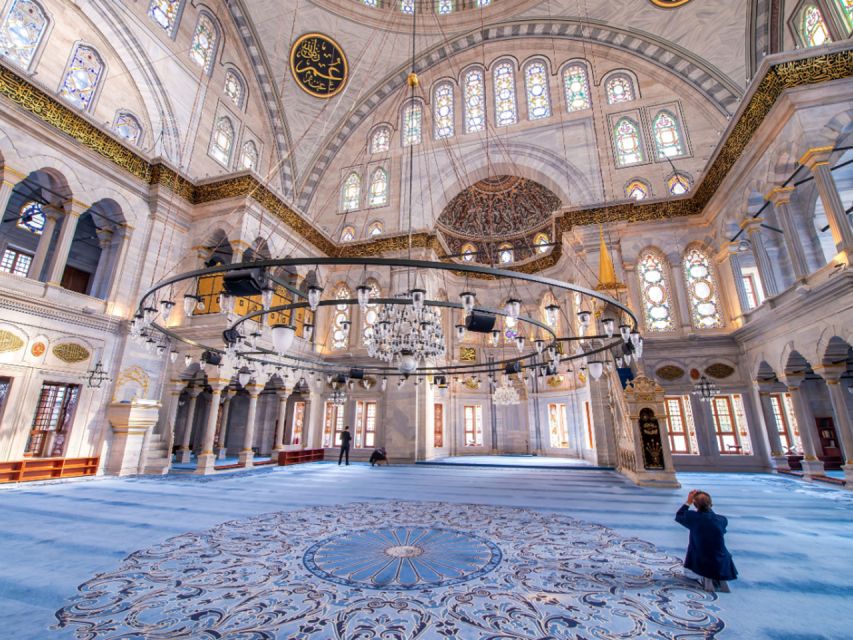 Istanbul Blue Mosque Guided Tour - What the guide actually helps you see inside