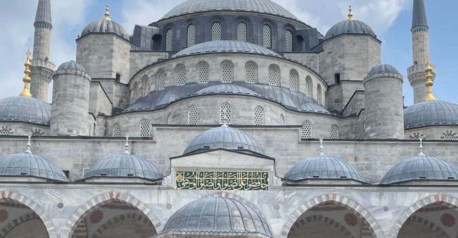 Istanbul Blue Mosque Guided Tour - The outside setting: Sultanahmet Square and Hippodrome views