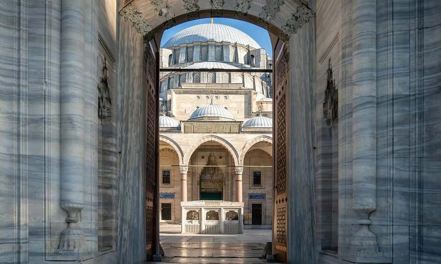 Istanbul: Blue Mosque Guided Tour & Süleymaniye Audio Guide - Inside the Blue Mosque: a guided hour built for quick understanding