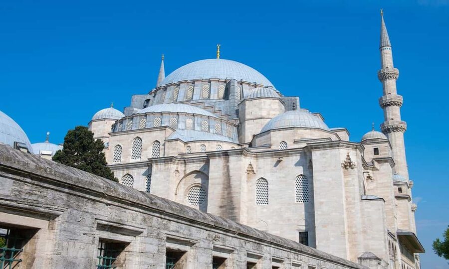 Istanbul: Blue Mosque Guided Tour & Süleymaniye Audio Guide - The walk to Süleymaniye: 30 minutes that refresh your eyes