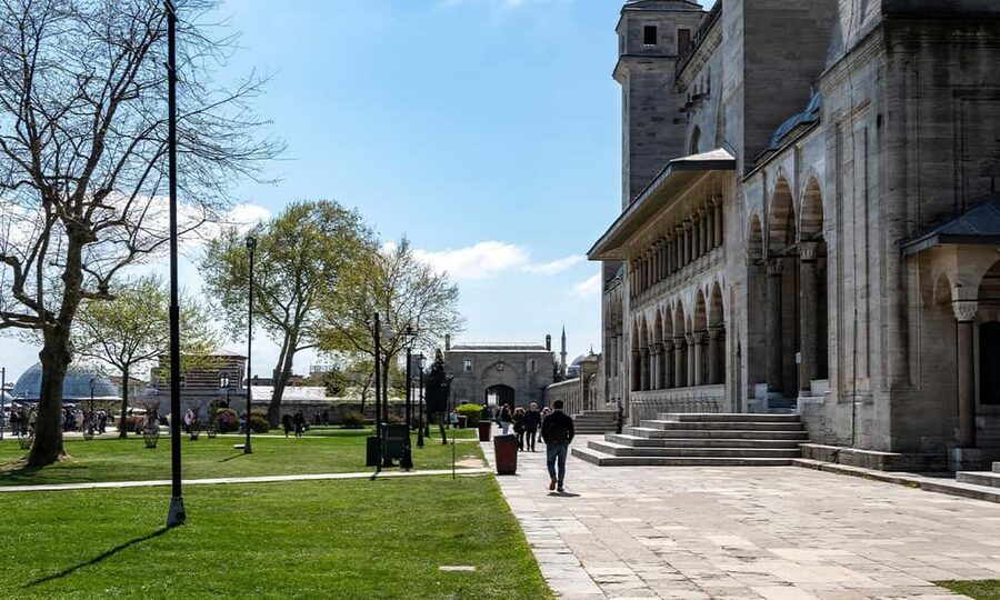 Istanbul: Blue Mosque Guided Tour & Süleymaniye Audio Guide - Who should book this tour (and who should skip it)