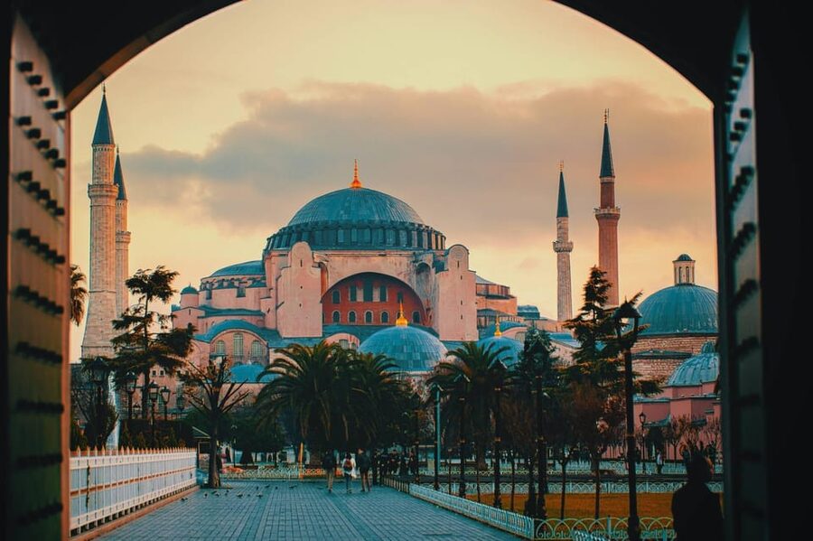 Istanbul: Blue Mosque, Hagia Sophia & Basilica Cistern Tour - Why the Blue Mosque, Hagia Sophia, and Basilica Cistern fit a 3-hour combo