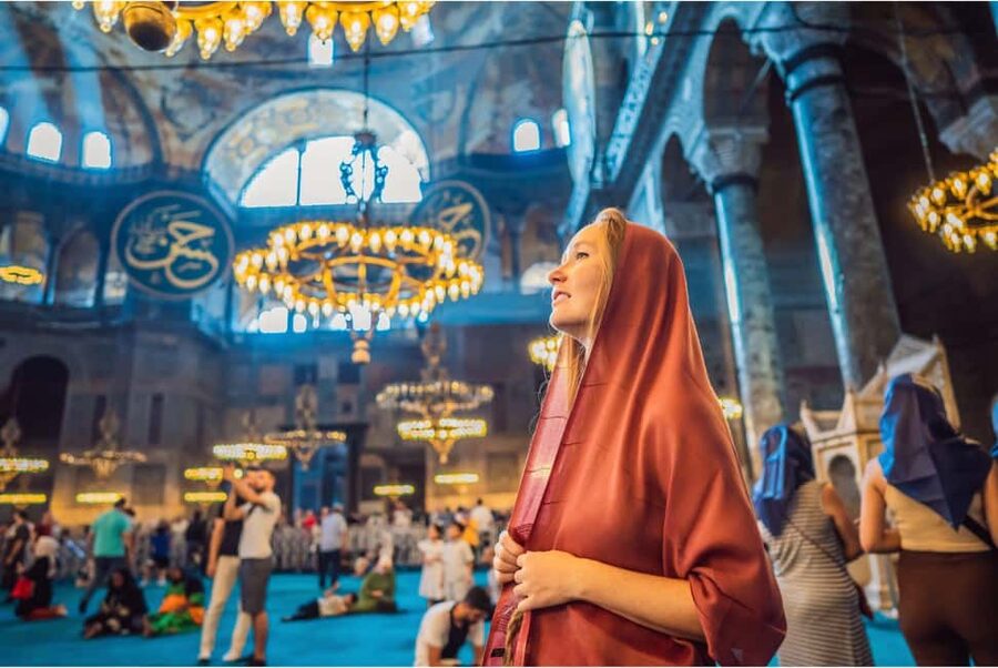 Istanbul: Blue Mosque, Hagia Sophia, & Old Town Walking Tour - Where you start in Sultanahmet and what the walking rhythm feels like