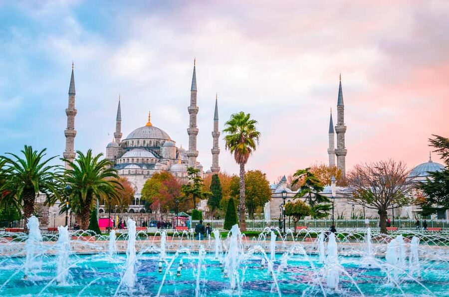 Istanbul: Blue Mosque, Hagia Sophia, & Old Town Walking Tour - The courtyard, modest dress rules, and the real-world entry experience