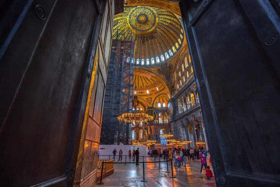 Istanbul: Blue Mosque, Hagia Sophia, & Old Town Walking Tour - The Virgin Mary mosaic, İznik tiles, and the kind of questions this answers