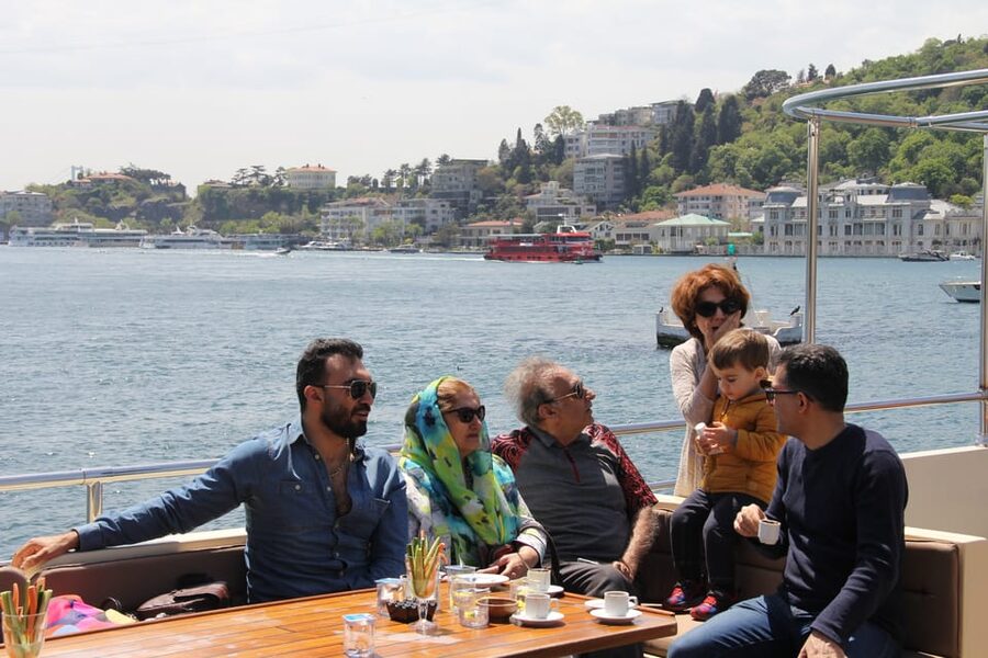 Istanbul: Bosphorus and Black Sea Cruise with Lunch - Getting There: Meeting Point at Kabataş and a Traffic-Smart Tram Tip