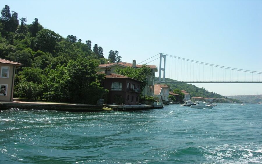 Istanbul: Bosphorus and Golden Horn Boat Tour with Guide - The Istanbul shortcut: why this water route works