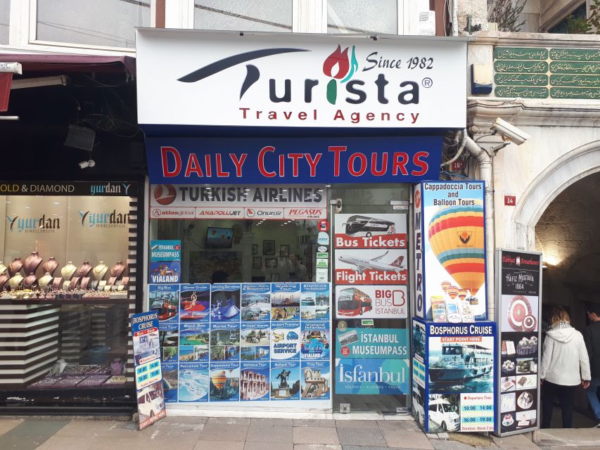 Istanbul: Bosphorus and Golden Horn Boat Tour with Guide - Bosphorus Strait: palaces, forts, villas, and the Europe Asia feeling