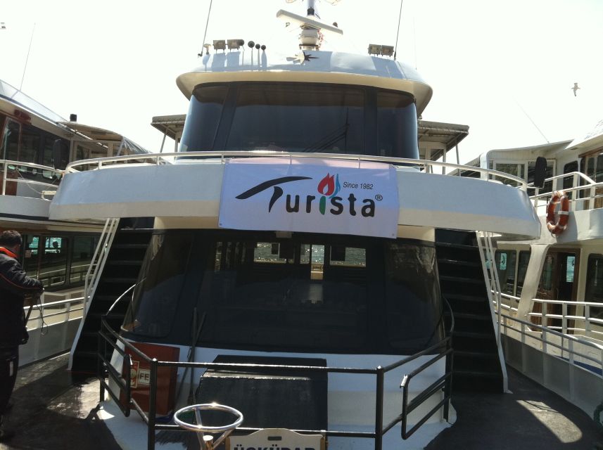 Istanbul: Bosphorus and Golden Horn Boat Tour with Guide - Your guide and the onboard audio: how to get the most out of it