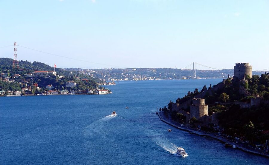 Istanbul: Bosphorus and Golden Horn Boat Tour with Guide - What the itinerary actually feels like on the clock
