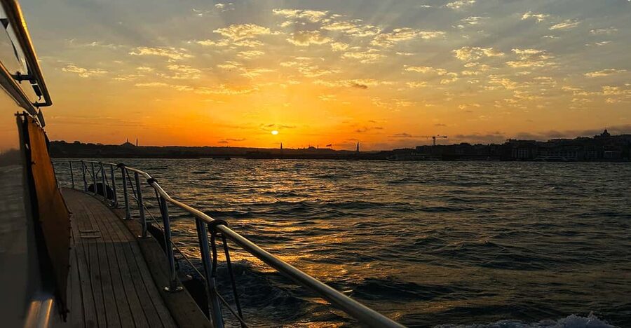Istanbul: Bosphorus and Golden Horn Sunset Yacht Cruise - Setting yourself up for a smooth Kabataş to Karaköy cruise