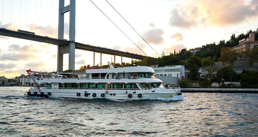 Istanbul: Bosphorus and Golden Horn Tour with Live Guide - Meeting Point Reality Check: Chimney Bistro to the Pier