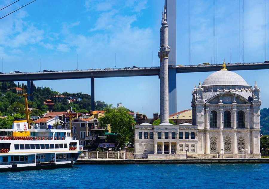 Istanbul: Bosphorus and Golden Horn Tour with Live Guide - Comfort on the Boat, and How to Enjoy the 2 Hours