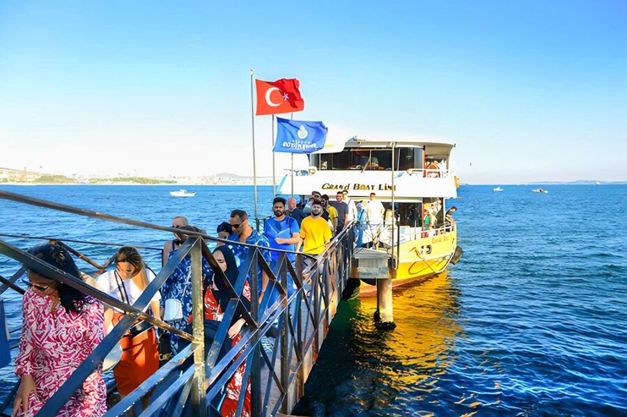 Istanbul: Bosphorus Cruise w/Audio Guide and Sunset Option - Bosphorus Views, Asia Meets Europe in 2 Hours