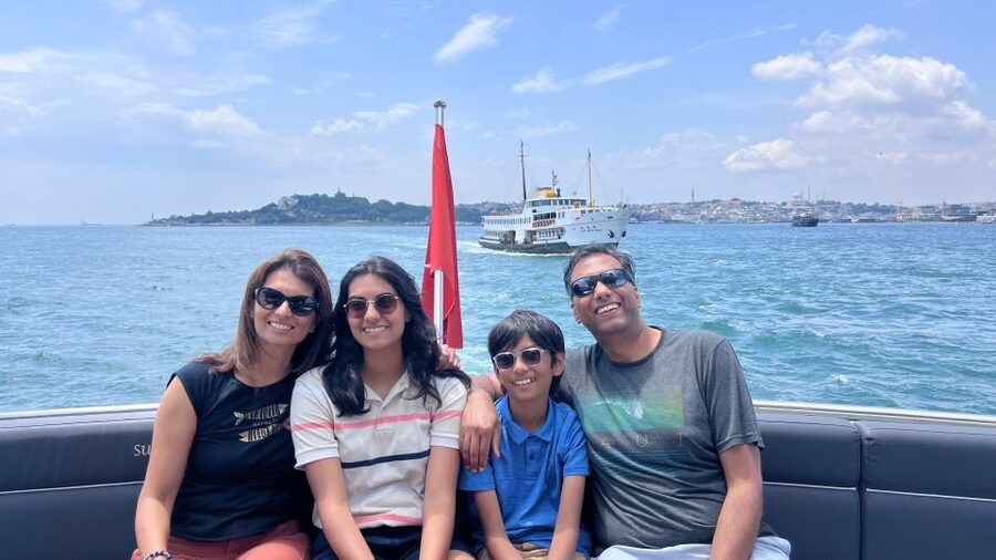 Istanbul: Bosphorus Cruise with Stopover on the Asian Side - Kanlica on the Asian Side: Green Views and Fast Local Tastes