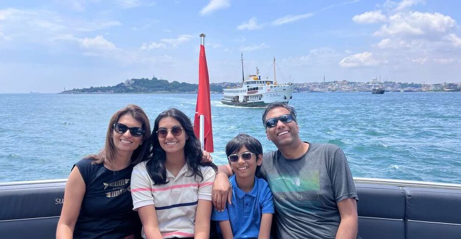 Istanbul: Bosphorus Cruise with Stopover on the Asian Side - Starting at Dolmabahce and Setting Up Your Best Views