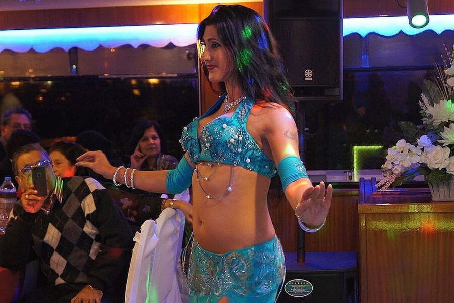 Istanbul Bosphorus Dinner Cruise &Entertainment hotel pickup - Why a Bosphorus Dinner Cruise Works in Istanbul
