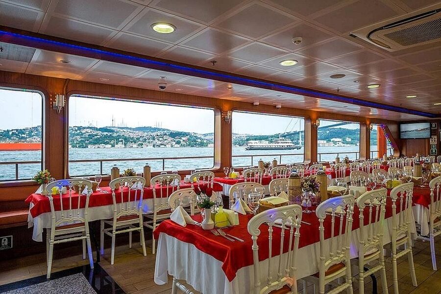 Istanbul Bosphorus Dinner Cruise &Entertainment hotel pickup - Dinner at Sea: What You Actually Get on the Plate