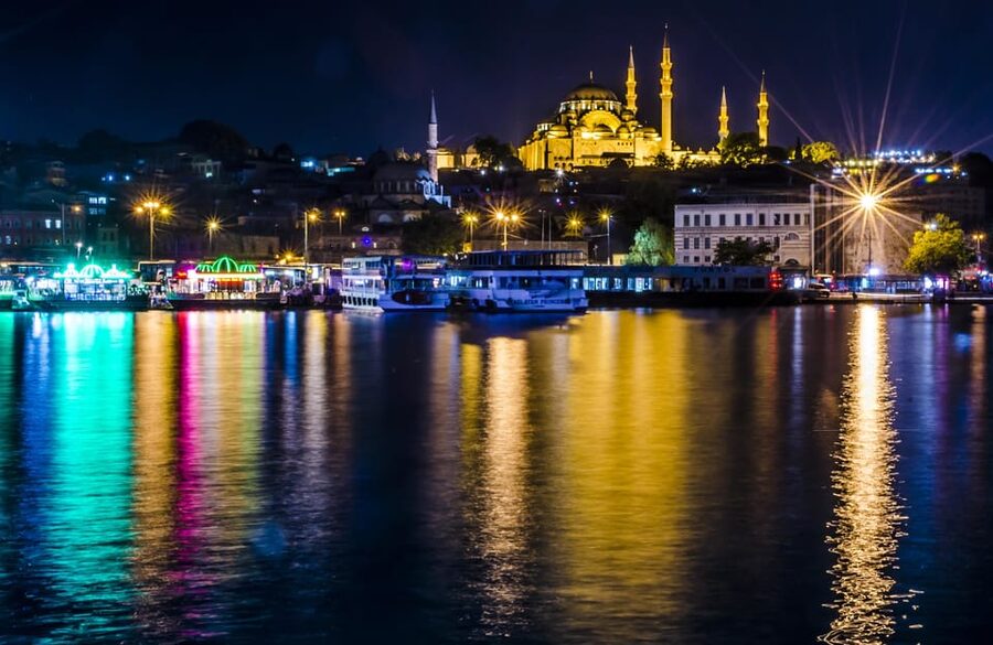 Istanbul: Bosphorus Dinner Cruise Incl. Drinks with Transfer - Price and Value: Why This Often Beats DIY at Night