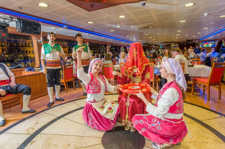 Istanbul: Bosphorus Dinner Cruise Incl. Drinks with Transfer - Bridges at Night: From Bosphorus Bridge to Fatih Sultan Mehmet Bridge