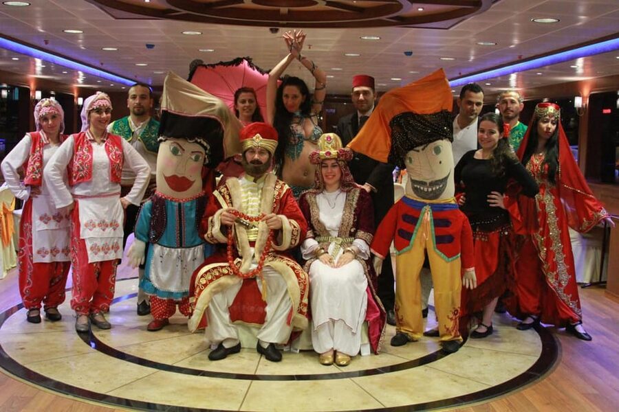 Istanbul: Bosphorus Dinner Cruise Incl. Drinks with Transfer - The Entertainment Program: Henna, Folk Dance, Belly Dance, and a DJ