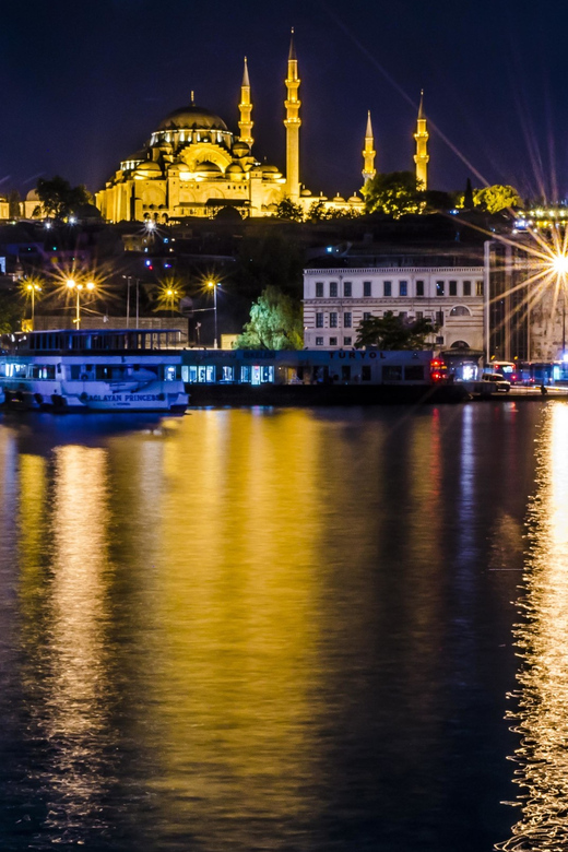 Istanbul: Bosphorus Dinner Cruise Incl. Drinks with Transfer - Crowds, Table Space, and the Boat Vibe You Should Expect