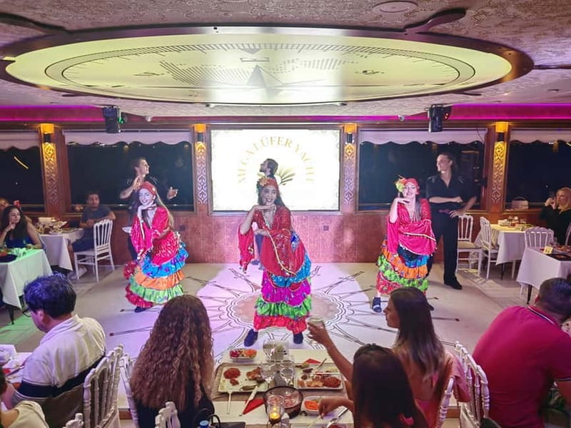 Istanbul: Bosphorus Dinner Cruise & Show with Private Table - Photo spots and little details that make the night easier