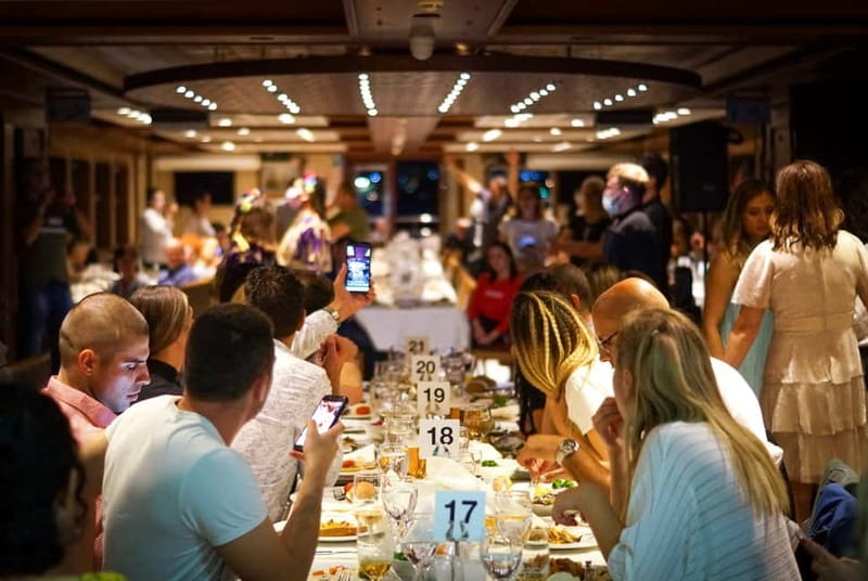 Istanbul: Bosphorus Dinner Cruise & Turkish Night Show - Service quality: the crew makes the difference