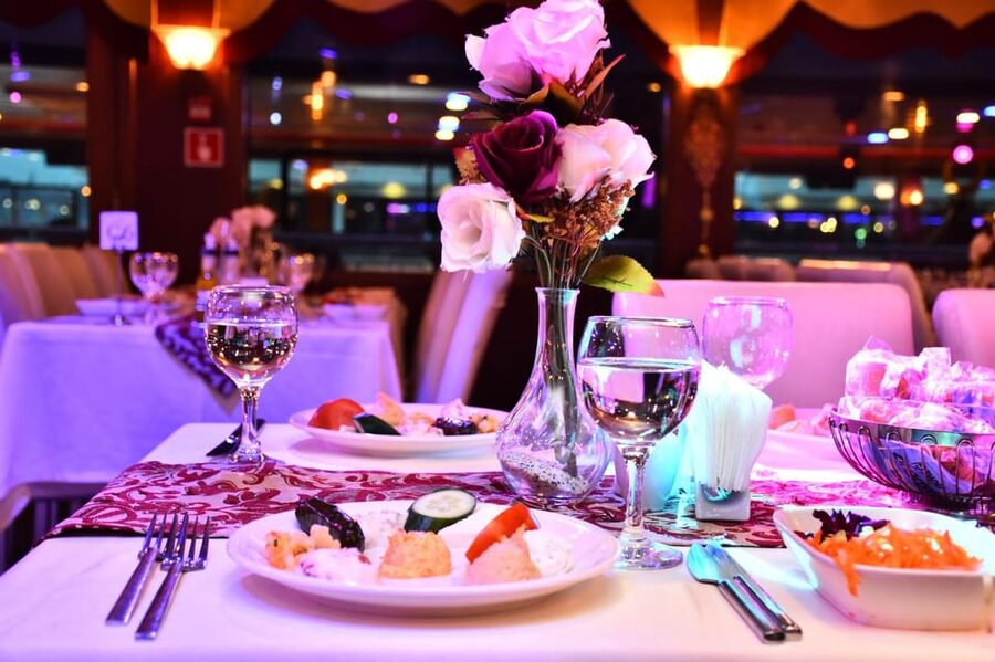 Istanbul: Bosphorus Dinner Cruise with Turkish Night Show - Service and crew: why chef Ahmet and the hosts get named