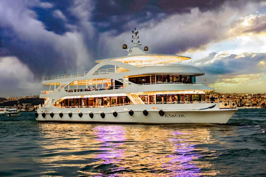 Istanbul: Bosphorus Lunch Cruise with Guide & Drinks - Getting to the yacht AMOR near Türkiye Petrolleri