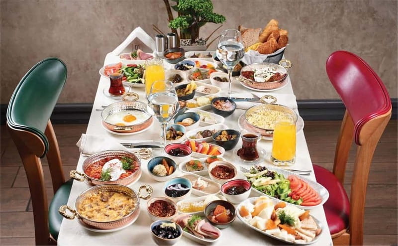 Istanbul: Bosphorus Morning Cruise with Breakfast - Europe and Asia, Right From the Waterline