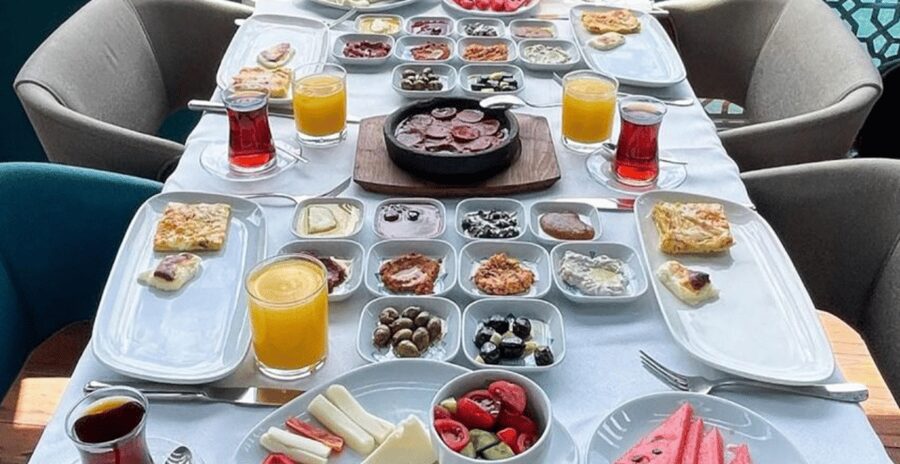 Istanbul: Bosphorus Morning Cruise with Breakfast - Getting There: Kabataş Pier, Walking Links, and Finding SULTANIA