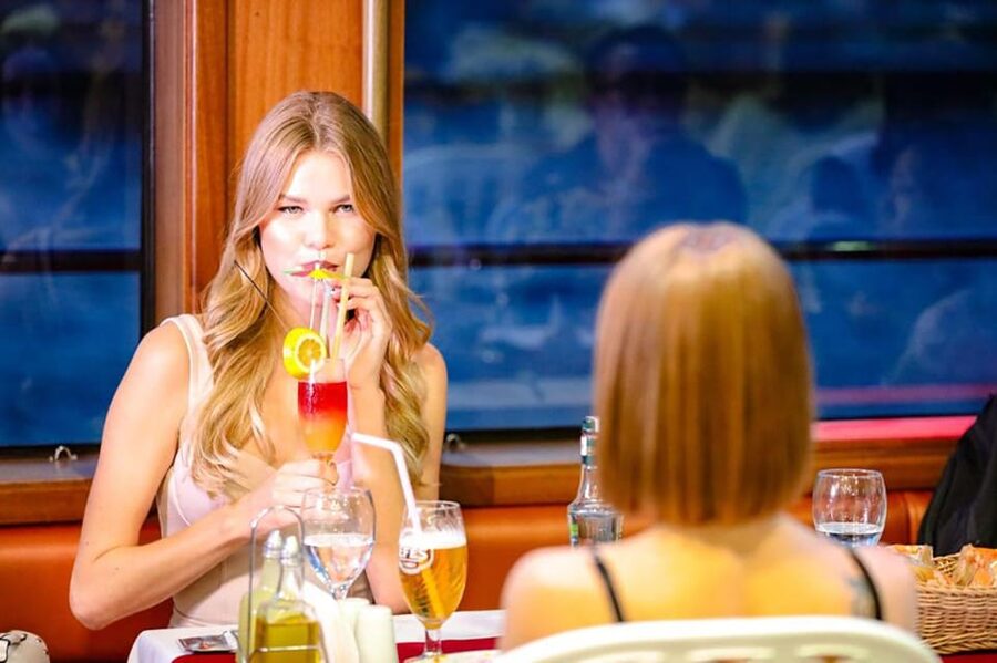 Istanbul: Bosphorus Night Dinner Cruise with Private Table - Photo Stops and Scenic Views: From Dolmabahce to Maiden’s Tower
