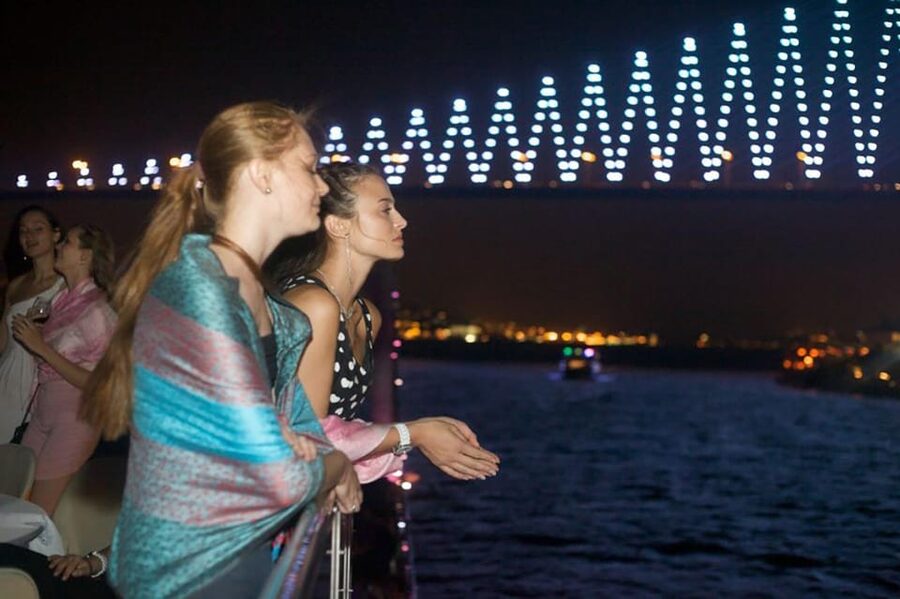 Istanbul: Bosphorus Night Dinner Cruise with Private Table - Getting There and Getting Back: Pickup Times and Traffic Reality