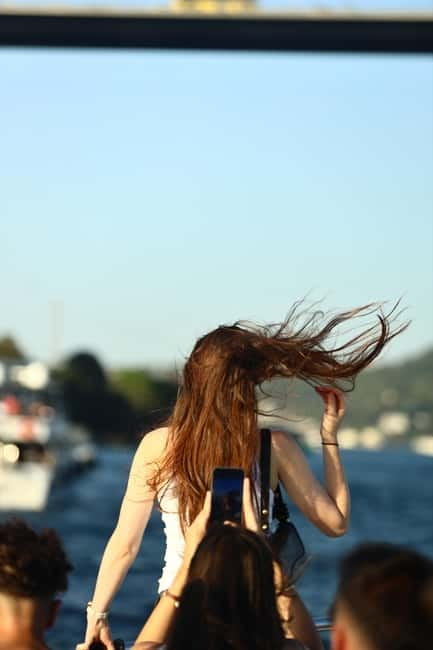 Istanbul: Bosphorus Private Guided Yacht Cruise with Snacks - Guides, Captain, and Crew: Why the Service Quality Shows