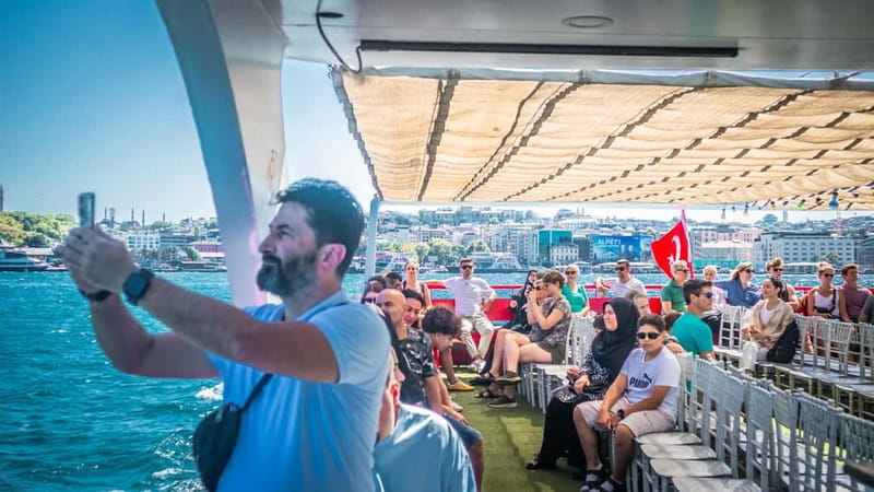 Istanbul: Bosphorus Sightseeing Cruise Tour with Audio Guide - Phone audio guide and live commentary in 5 languages